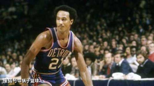 TA：菱形中场巩固了红军防守，伊萨克&埃基蒂克组合仍需磨合