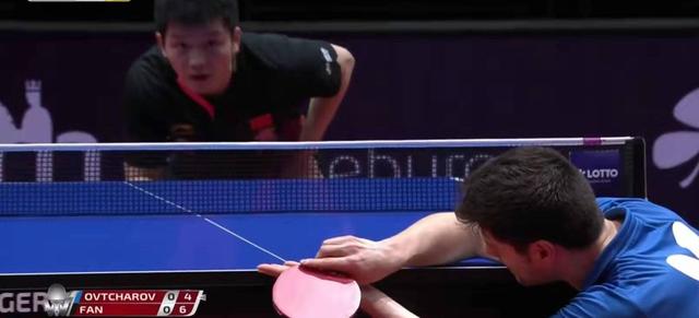 里夫斯：詹姆斯是历史级别的传球手，总在用最正确的方式打球