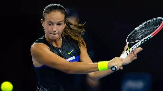 布朗赛季前21场三次砍下40+，伯德之后队史第二人