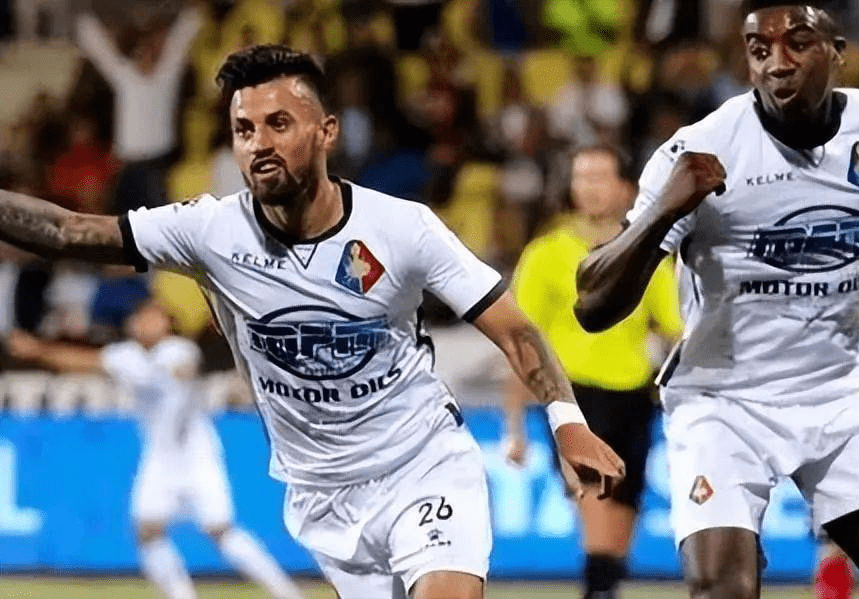 对方防线短 对方防线短